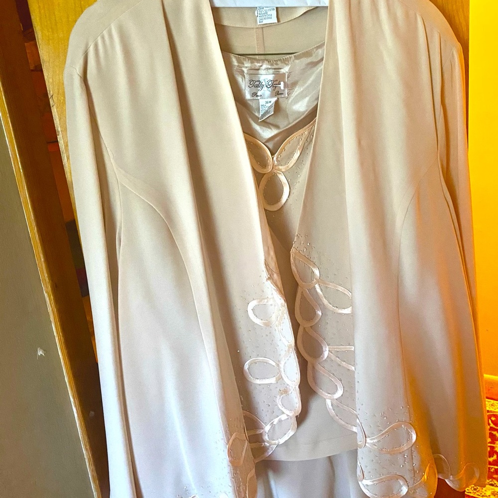 Tally Taylor size 36, tan
